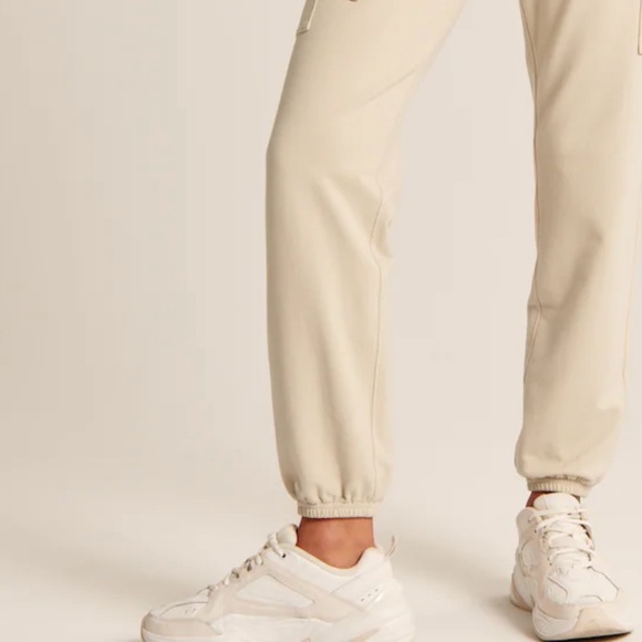 NWT Abercrombie Luxe Terry Cargo Joggers - Picture 2 of 6